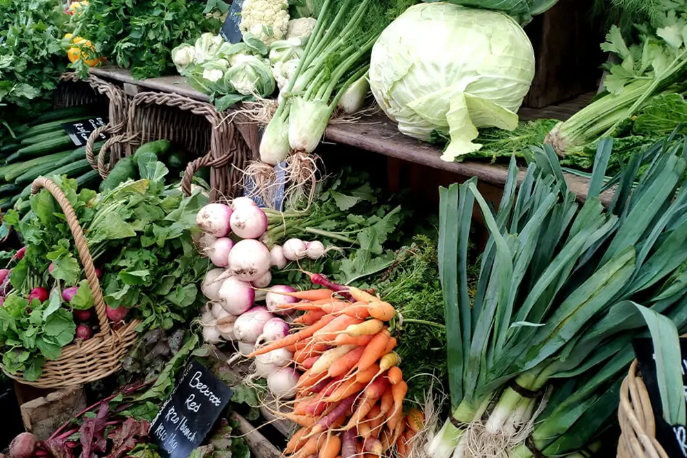 Ernährung, Hamburg - Verschiedene Gemüsesorten auf einem Markt